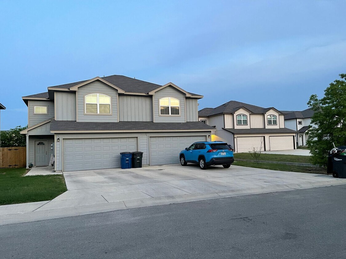 Foto principal - Town home for rent