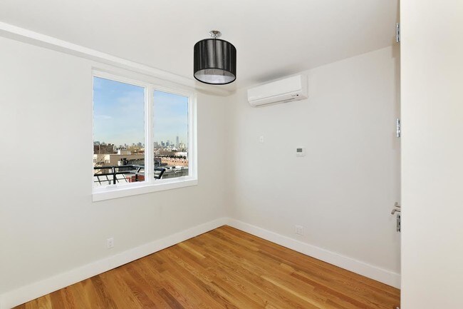 Foto del edificio - 183 Tompkins Ave