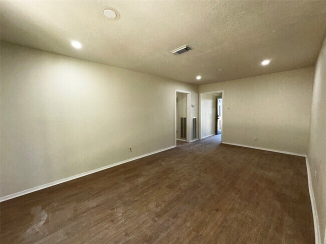 Foto del edificio - 12815 Segrest Dr