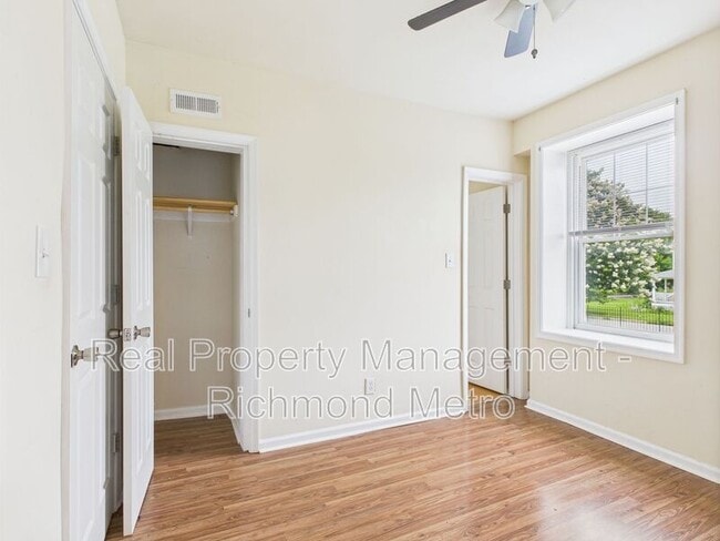 Foto del edificio - 2400 Barton Ave