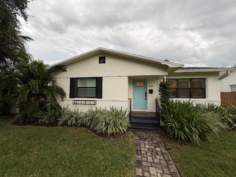 Foto principal - 234 24th Ave N