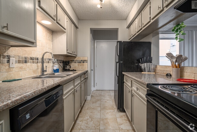 1BR, 1BA - 612SF - Bay House Apartments