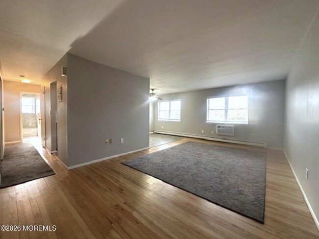 Foto del edificio - 61 Stonehurst Blvd