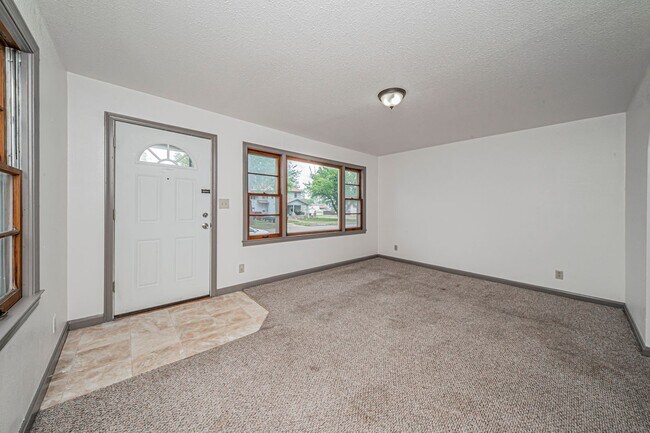 Foto del edificio - 411 W 5th St