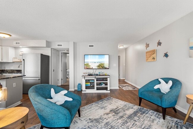 Building Photo - 1500 Cenith Dr