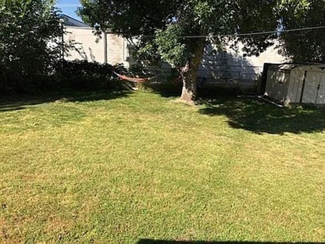 Foto del edificio - Affordable 3 Bedroom Home with Fenced Yard & Storage Space