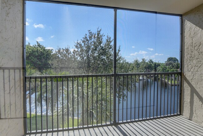 Building Photo - 14 Royal Palm Way