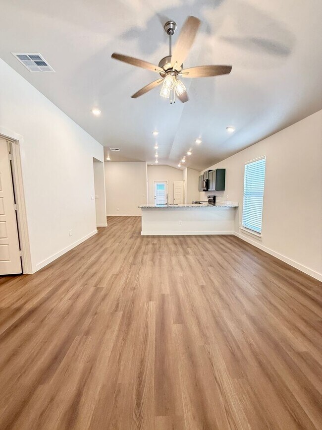 Building Photo - Brand New 3/2/2 Build Located In Willow Bend Villas!