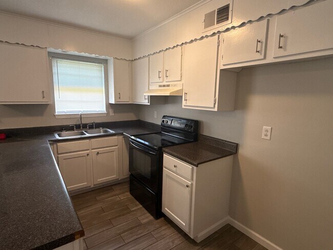 Building Photo - 9 Howlett Cv