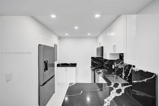 Foto del edificio - 3625 N Country Club Dr