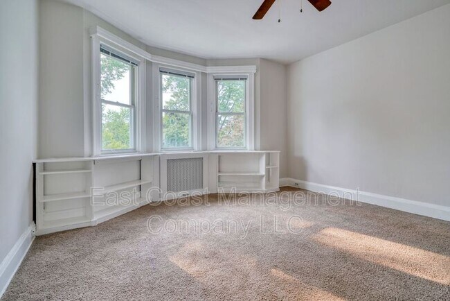 Building Photo - 3028 Glenmore Ave