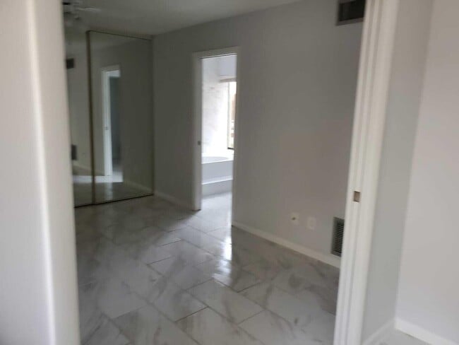 Building Photo - 637 Executive Center Dr