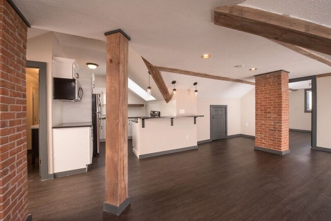 Building Photo - 130 Van Dam St