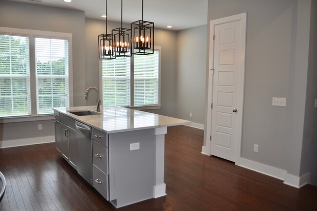 Foto del edificio - 4 Bedroom | 3.5 Bath Townhouse in Raleigh