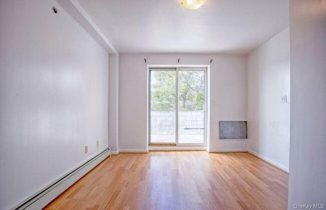 Building Photo - 132-73 Maple Ave