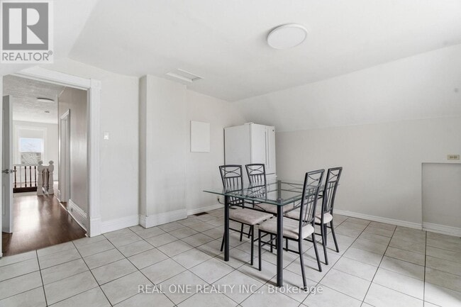 Building Photo - 162 Darling St