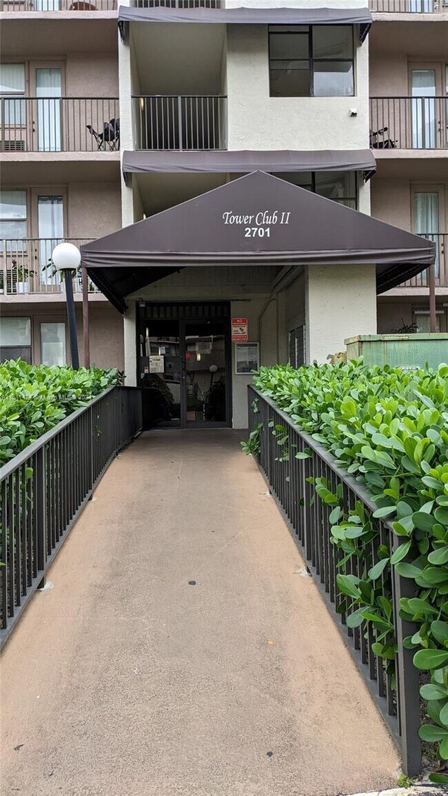 Foto del edificio - 2701 Riverside Dr