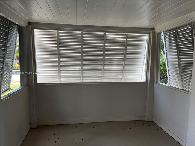 Foto del edificio - 3673 SW 15th St
