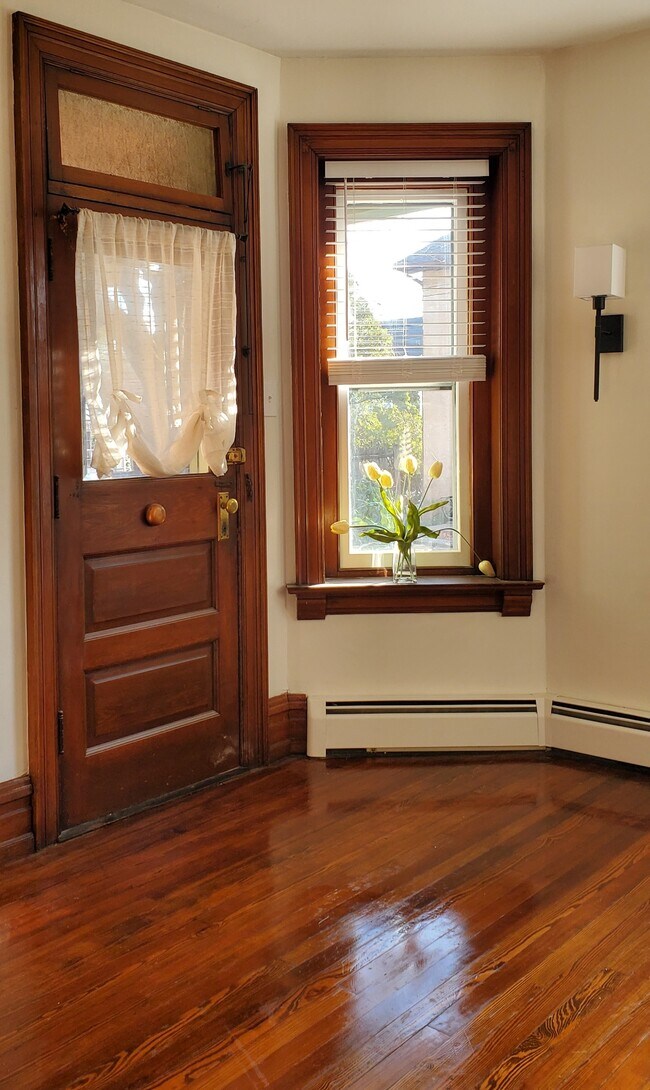 Foto del edificio - 156 S Main St