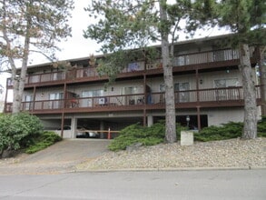 Building Photo - 2022 E 6th St