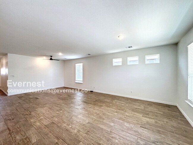 Foto del edificio - 2115 Hornbeam St