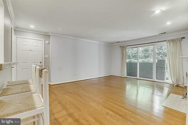 Building Photo - 7718 Lafayette Forest Dr