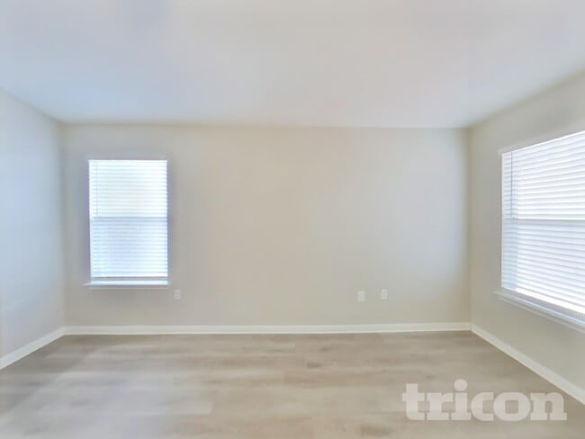 Building Photo - 6614 Cougar Village