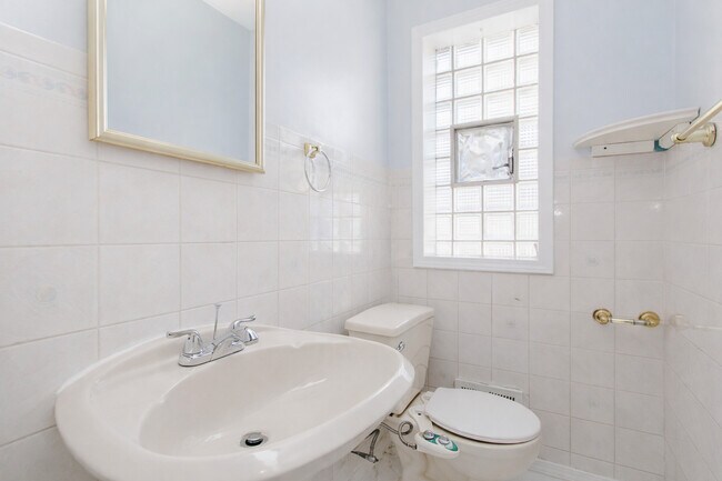 Foto del edificio - 612 Maple Ct