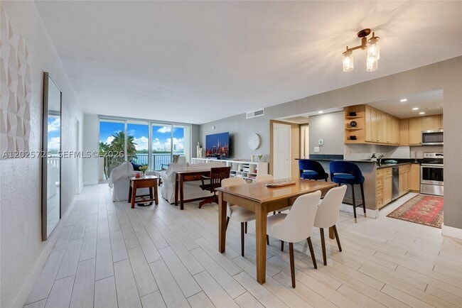Building Photo - 10350 W Bay Harbor Dr