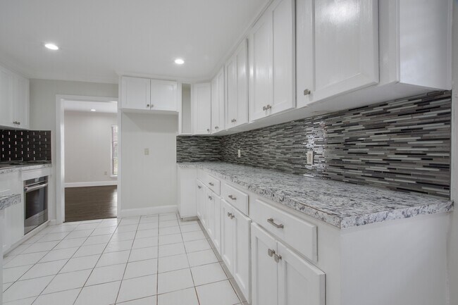 Building Photo - 2902 Wuthering Heights Dr