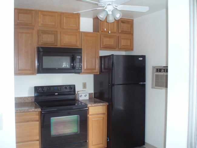 Building Photo - 7504 Parkway Dr
