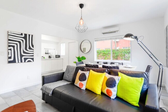 Foto del edificio - 515 NE 82nd St