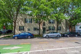 Building Photo - 3001 N Sawyer Ave