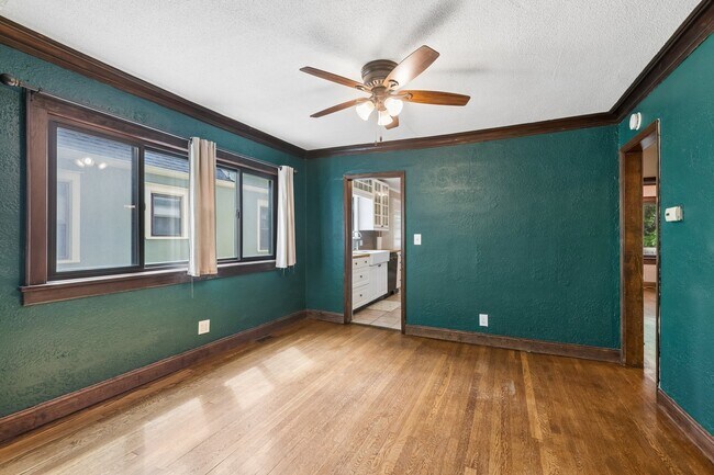 Foto del edificio - 5009 Gladstone Blvd