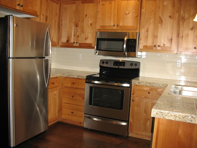 Foto del edificio - N.E Portland 2-bedroom beauty! Pets OK on ...