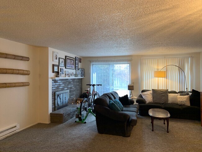 Building Photo - 2653 Siesta Ln