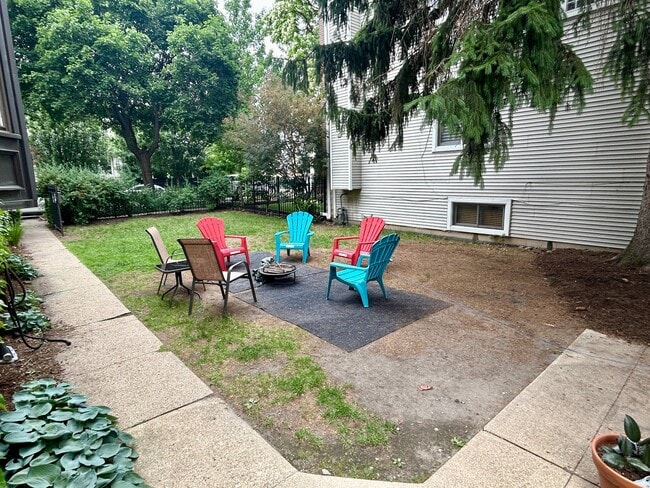 Photo - 2221 W School St Apartment