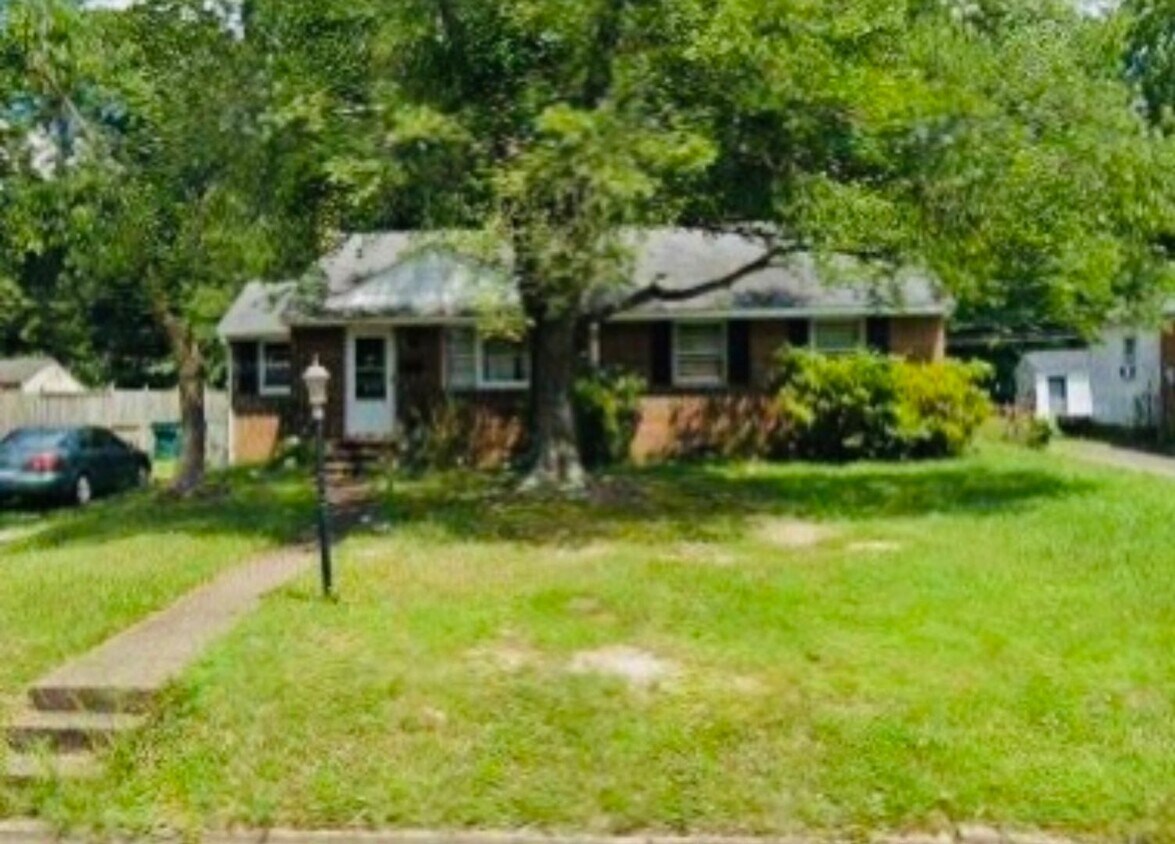 Foto principal - Adorable 3bdrm/1bth Brich Rancher Convenie...