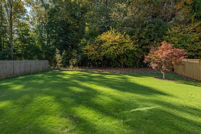 Building Photo - Experience modern comfort in this spacious 4+ bedroom home