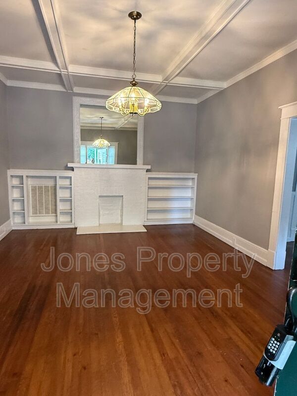 Foto del edificio - 809 N Main St