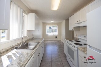 Building Photo - 155 NE Kane Dr