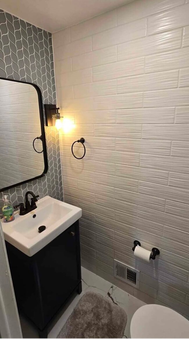 Foto del edificio - 8499 Rainbow Bridge Ln