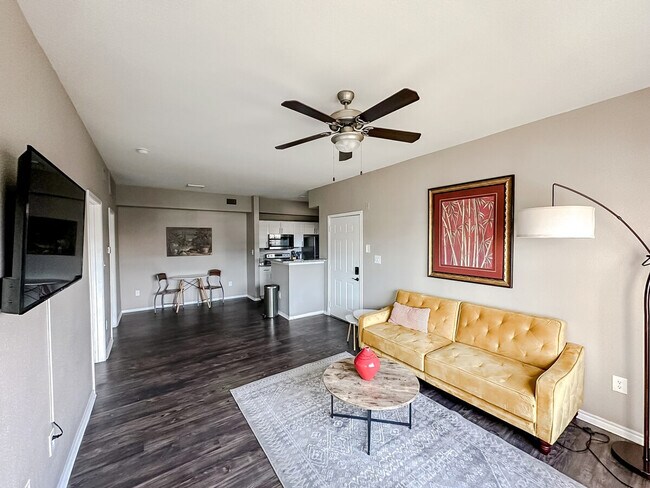 Building Photo - 6225 Saratoga Blvd