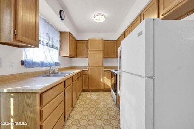 Foto del edificio - 940 E Court Ave