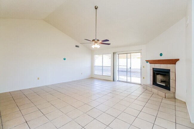 Foto del edificio - 4837 E Grandview St