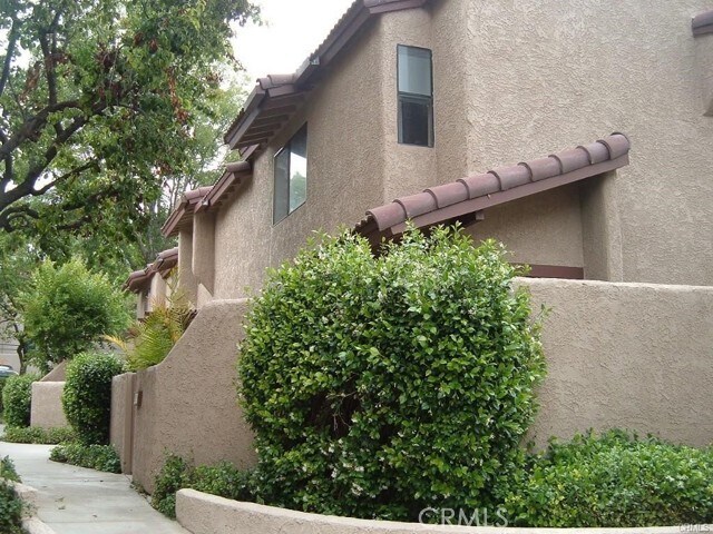 Building Photo - 2452 Chandler Ave