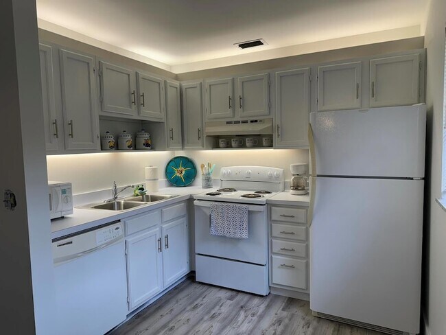 Foto del edificio - 48 Woodland Dr