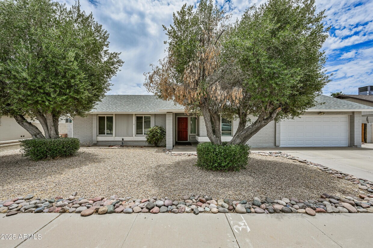 Foto principal - 6125 W Sierra St