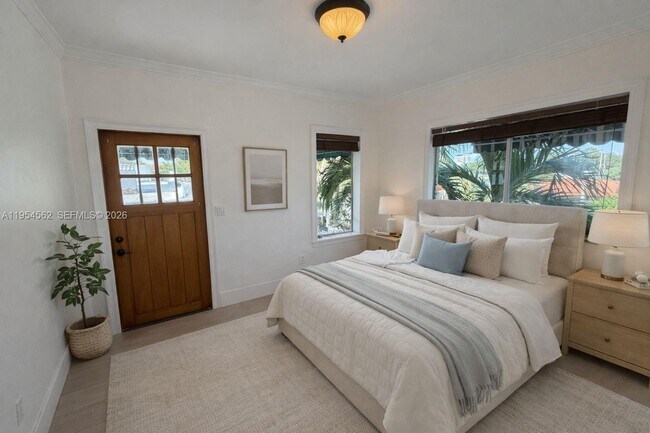 Building Photo - 2264 SW 16th Ter