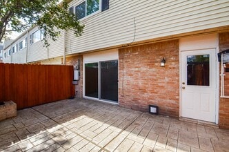 Building Photo - 13074 Trail Hollow Dr